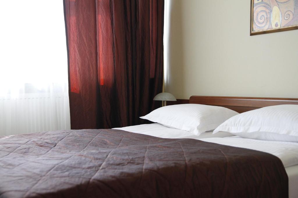 Posteľ alebo postele v izbe v ubytovaní HotelsLublin