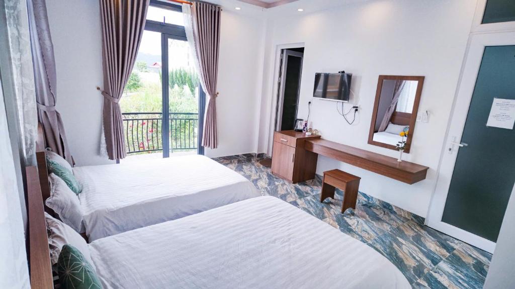 Postel nebo postele na pokoji v ubytování Villa Hotel Rung Thong Da Lat