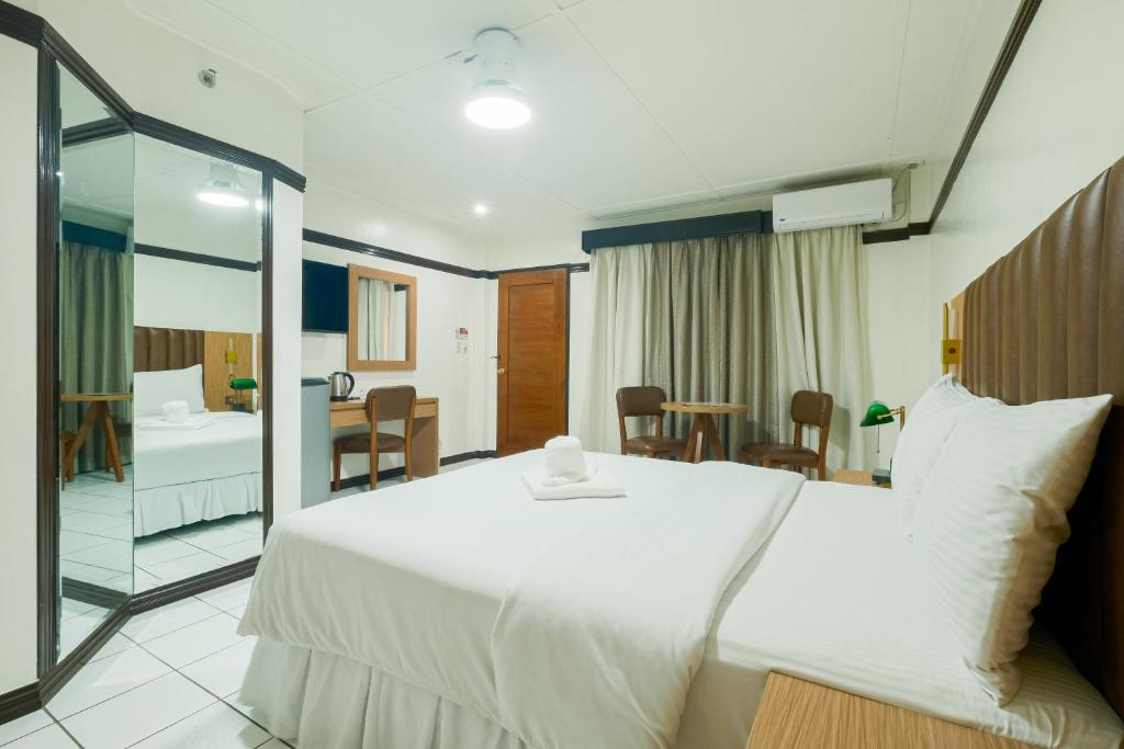 Orchid Inn - Superior Queen Room