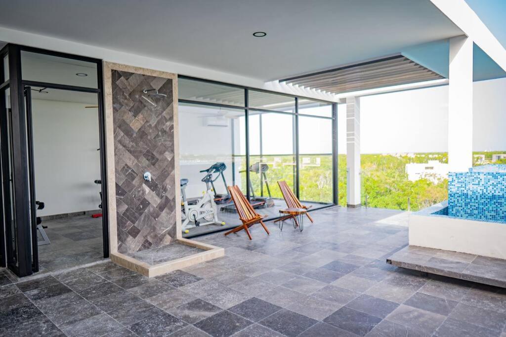 Balkón nebo terasa v ubytování Top level studio with minifridge microwave and splash pool