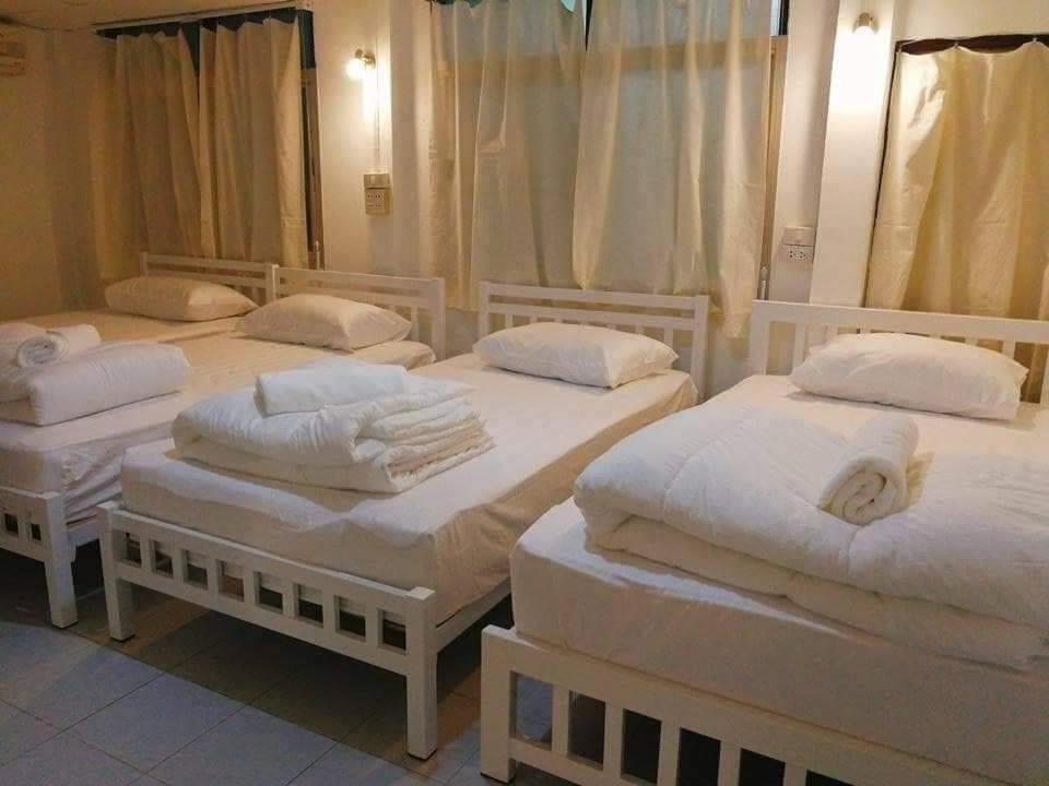 Postel nebo postele na pokoji v ubytování Baan Puen Poonsuk
