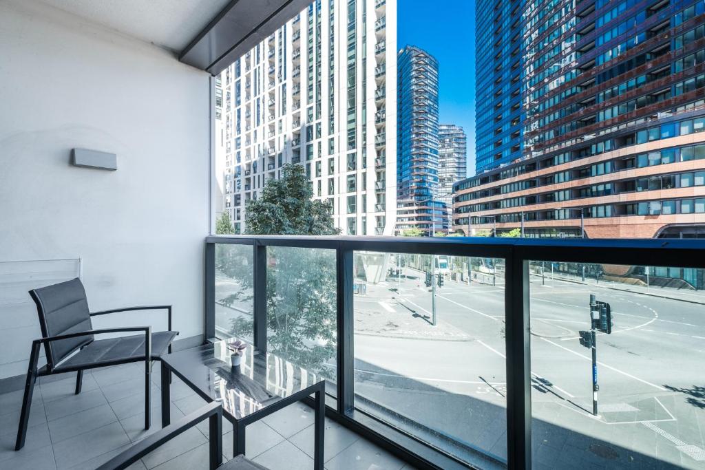 a balcony with a chair and a view of a street at Immaculate 1br Apt In Docklands Pool Free Parking in Melbourne