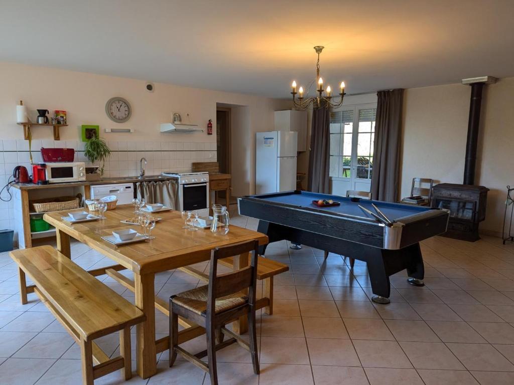 Maison indépendante en pierre, 3 chambres, WiFi et Parking près de Villefagnan - FR-1-653-47 - Casa De Vacaciones
