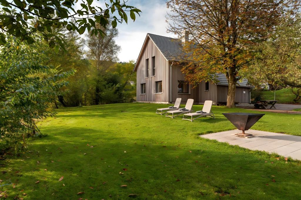 Taman di luar Lug ins Tal - Ferienhaus