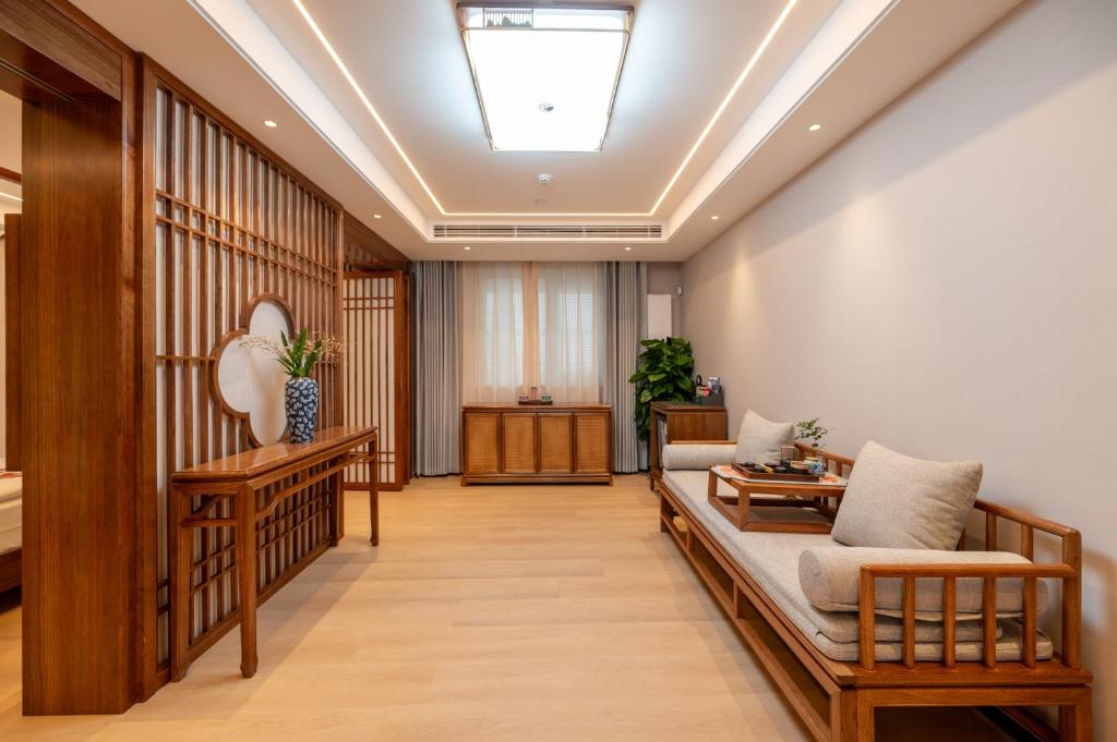 Posezení v ubytování Fuxue QiuGuo Hotel Beijing Nanluoguxiang Siheyuan Branch