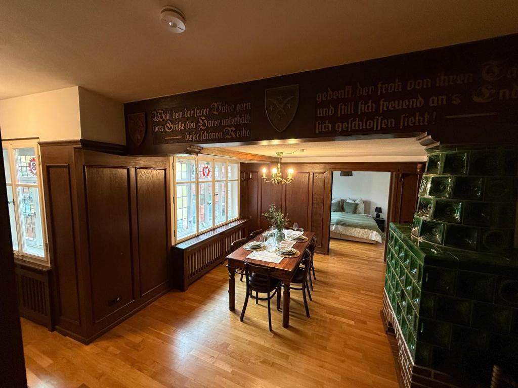 Posezení v ubytování Ferienwohnung Zum Leoparden im Herzen von Erfurt - über 100qm