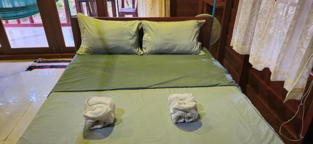 Postel nebo postele na pokoji v ubytování Sambath Sakseth Bungalow