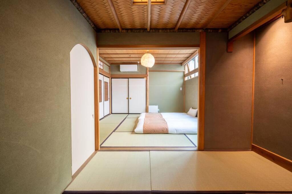 Postel nebo postele na pokoji v ubytování 飛騨高山一の雫