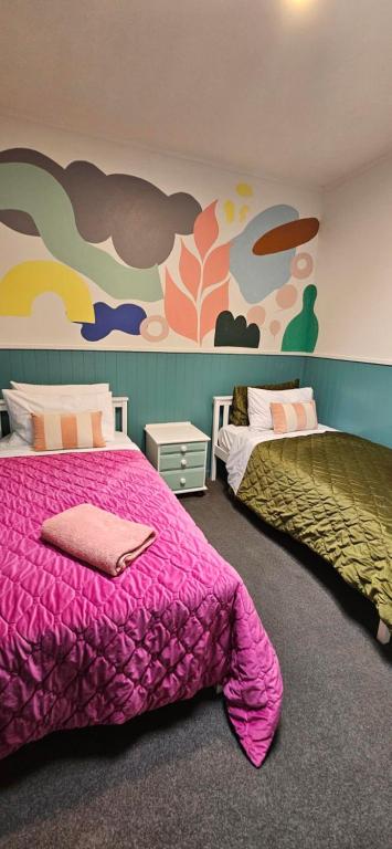 
Twin Room with Shared Bathroom
