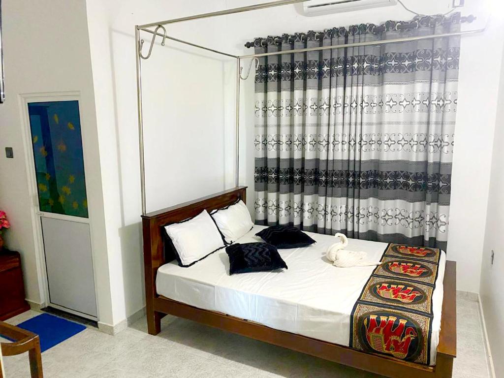Postel nebo postele na pokoji v ubytování Haritha Resort Yala