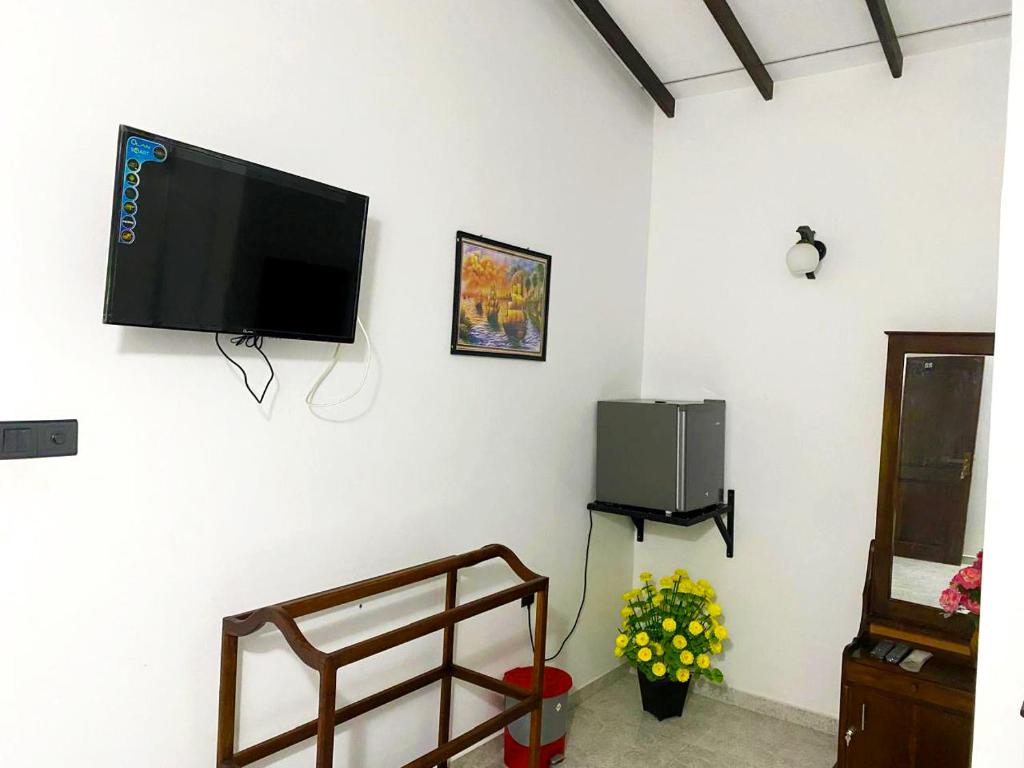 TV a/nebo společenská místnost v ubytování Haritha Resort Yala