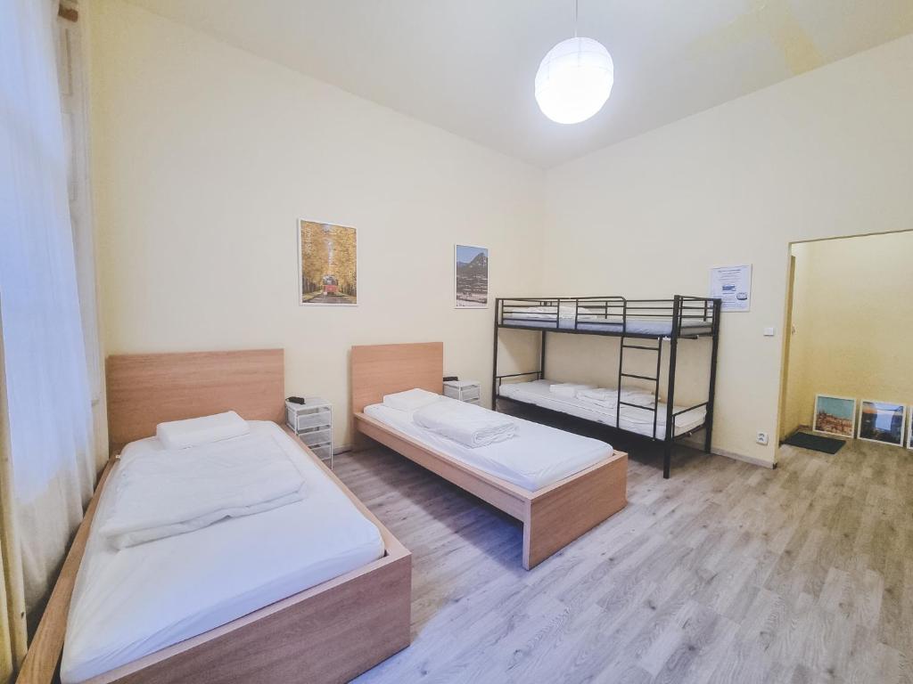 Postel nebo postele na pokoji v ubytování Korea town