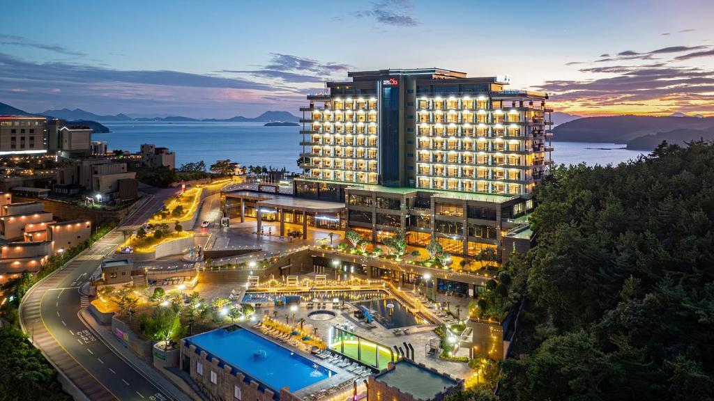 Bazen u ili blizu objekta Hotel JCS Yeosu