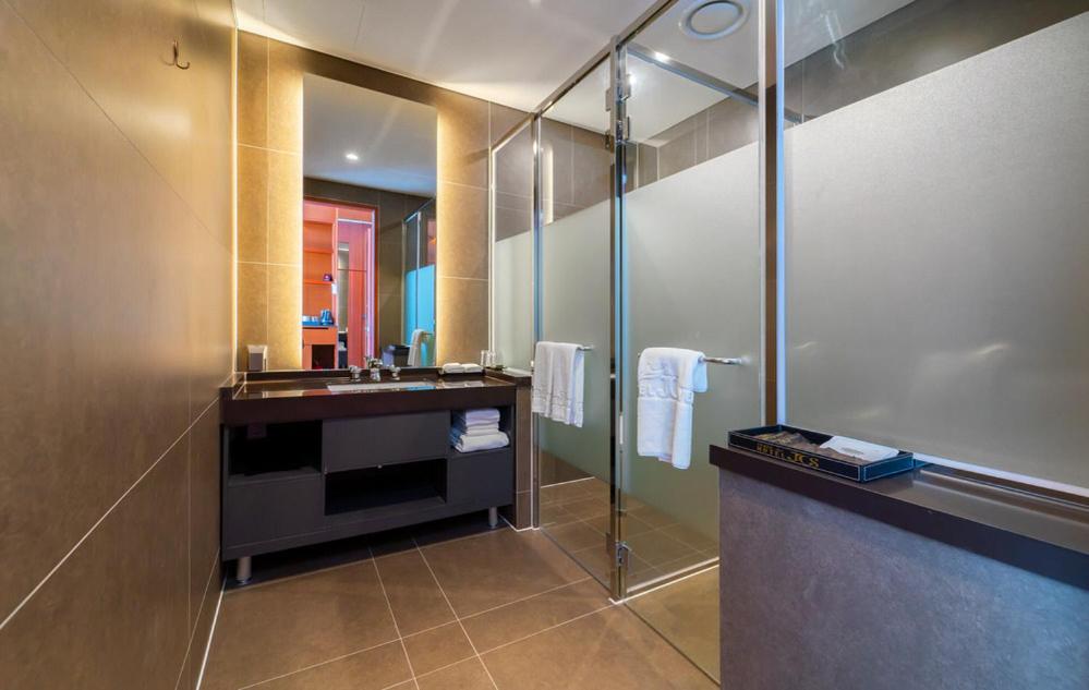 Uma casa de banho em Hotel JCS Yeosu