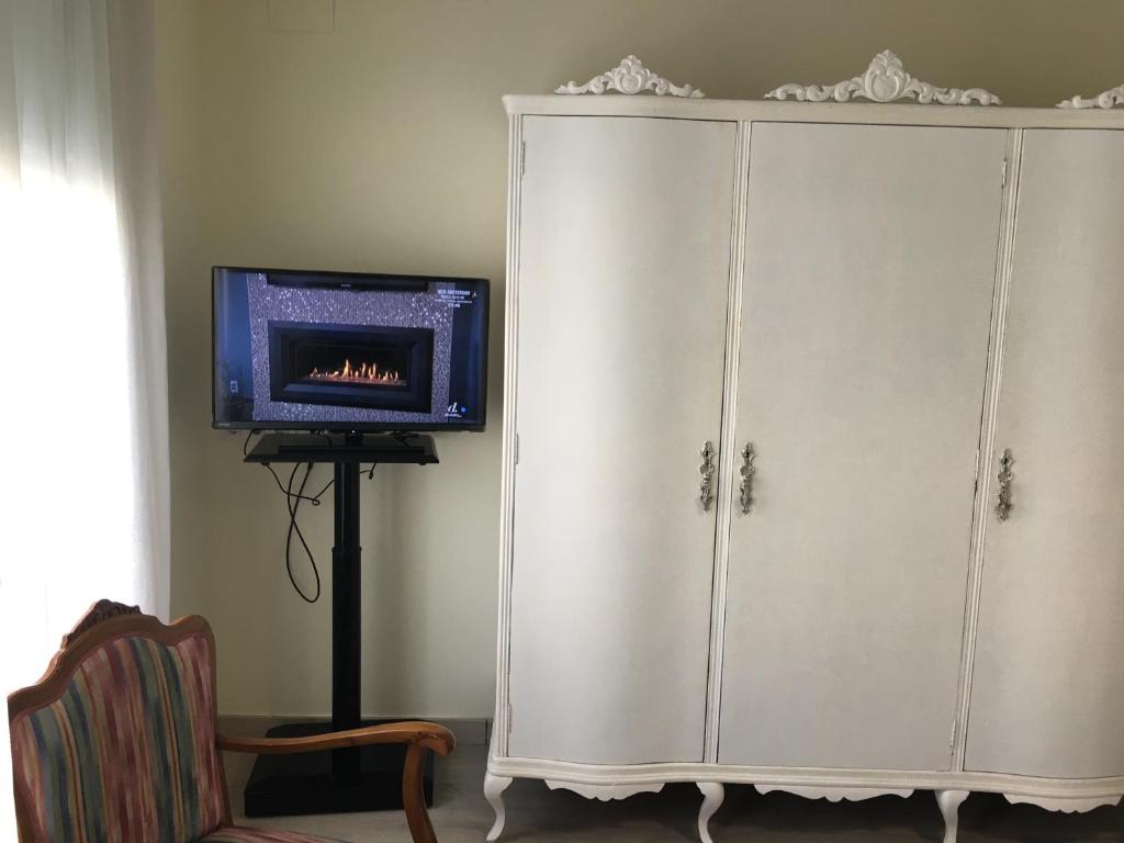 A television and/or entertainment centre at Los tres castells