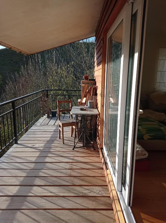 Balkón nebo terasa v ubytování le chalet des remparts