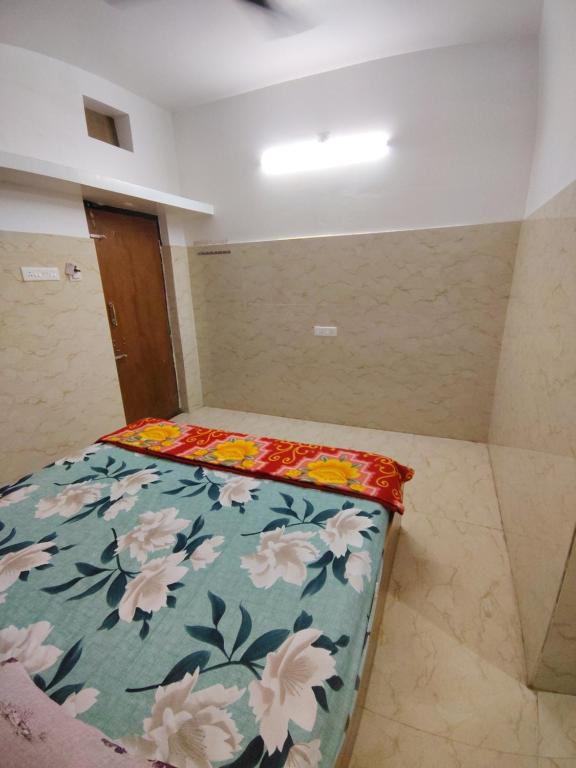 Postel nebo postele na pokoji v ubytování Gourinandan lodge
