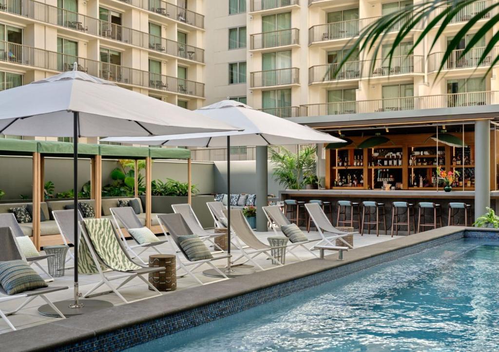 Bazén v ubytování Romer House Waikiki nebo v jeho okolí