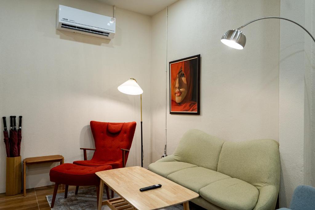 Yimwhan House 03, Chao Phrom Market Pier的休息区