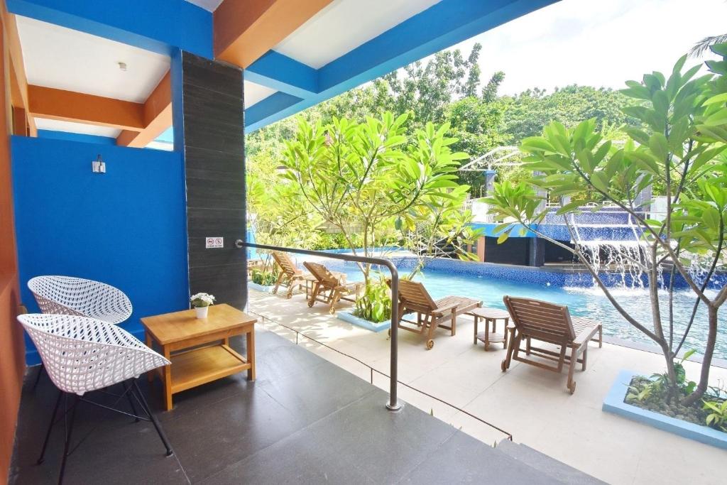 Bazén v ubytování OSEIDON HOTEL BORACAY nebo v jeho okolí