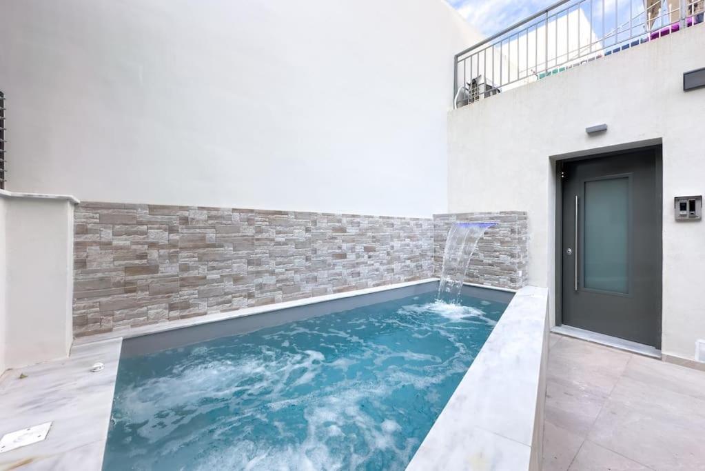 Bazén v ubytování Villa Redi Relaxing Spa nebo v jeho okolí