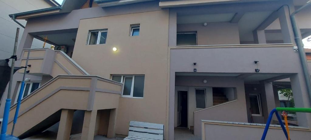 Budova, kde se aparthotel nachází