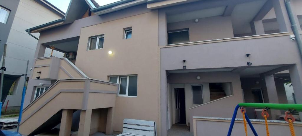 Budova, kde se aparthotel nachází