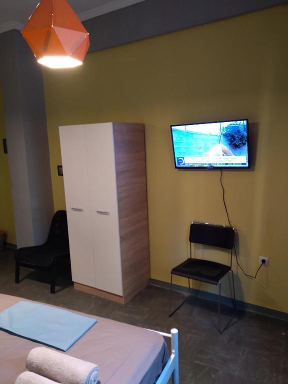 TV a/nebo společenská místnost v ubytování Acropolis Plaka Ermou Rooms