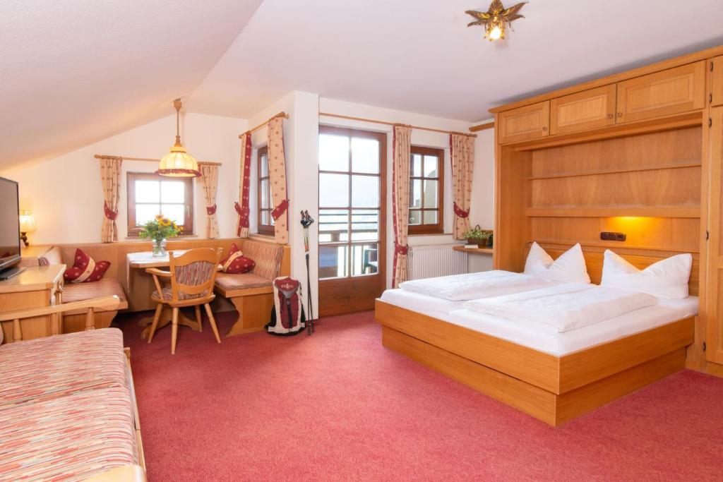 Postel nebo postele na pokoji v ubytování Hotel Alte Krone