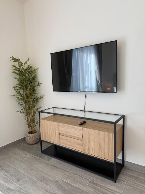 TV a/nebo společenská místnost v ubytování 4br Luxury Villa Yas Island Near F1