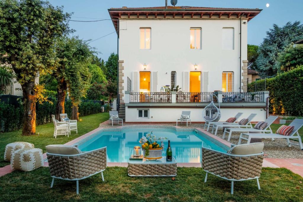Bazén v ubytování Villa Buonamici Lucca nebo v jeho okolí