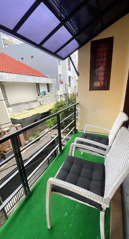 Balkón nebo terasa v ubytování DYAZA LV Grogol Guest House