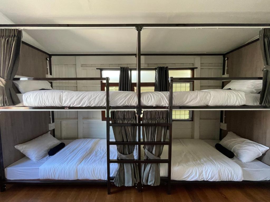 Postel nebo postele na pokoji v ubytování Green Cabin Hostel