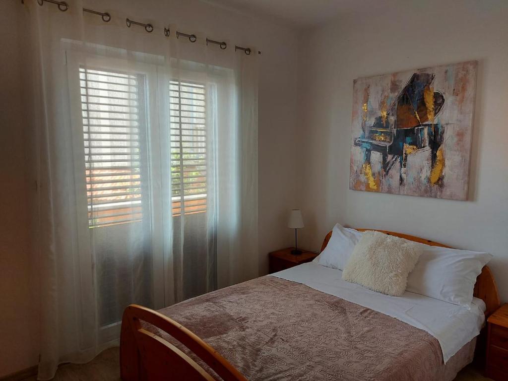 Posteľ alebo postele v izbe v ubytovaní Cozy apartments Neda near the sea