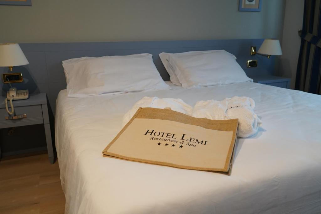 Postel nebo postele na pokoji v ubytování Hotel Lemi