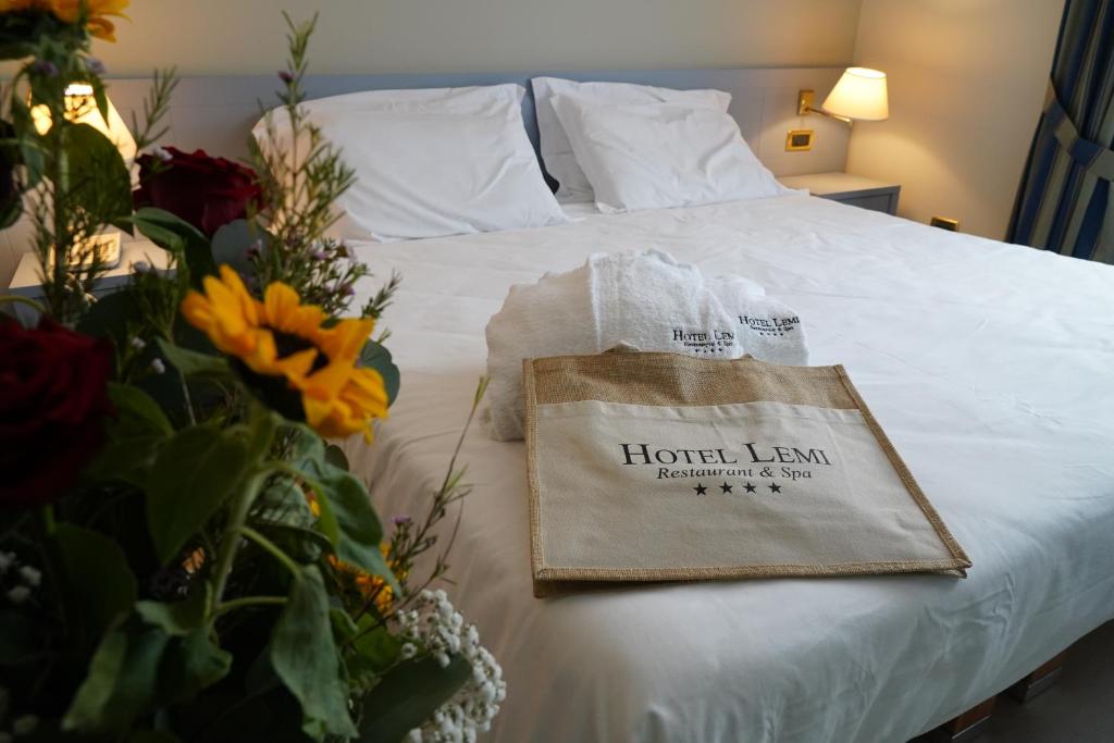 Postel nebo postele na pokoji v ubytování Hotel Lemi