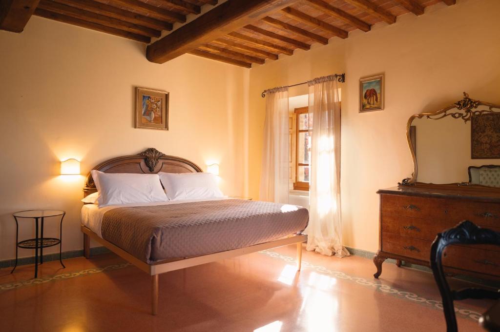 Postel nebo postele na pokoji v ubytování Rocca d'Orcia Suites and Villas
