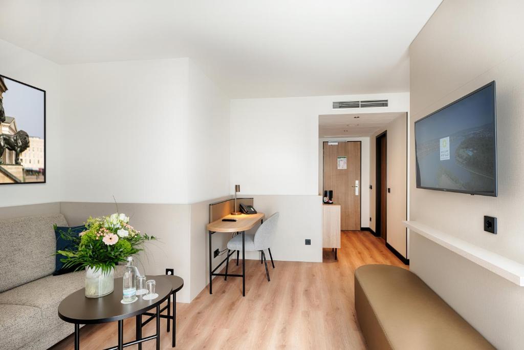TV a/nebo společenská místnost v ubytování Welcome Hotel Darmstadt City Center