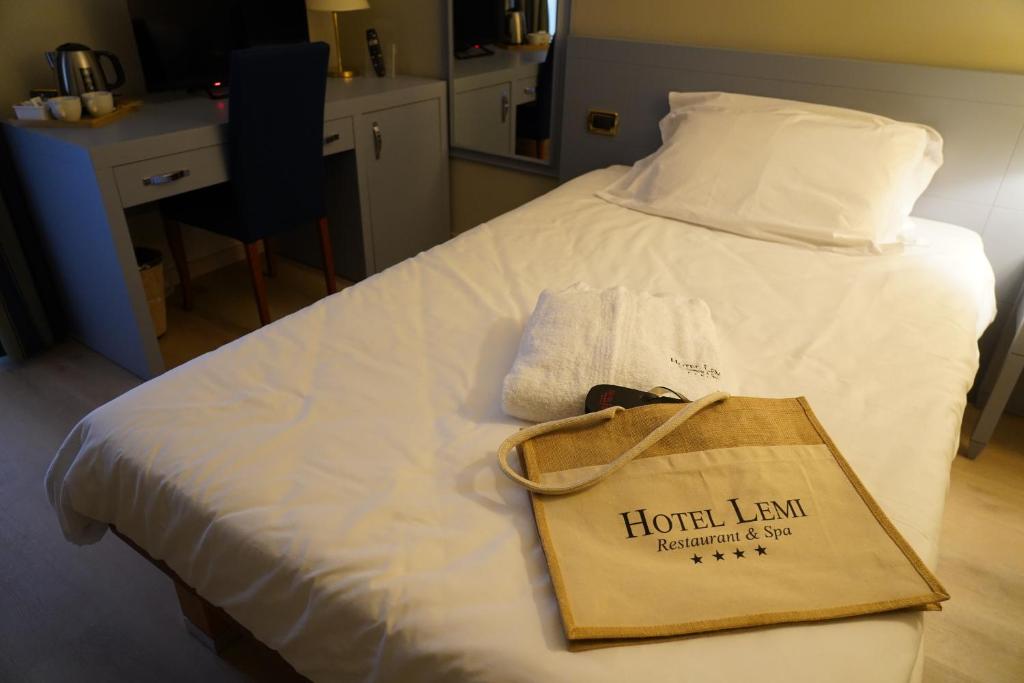 Postel nebo postele na pokoji v ubytování Hotel Lemi