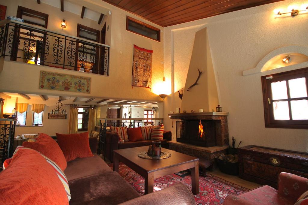 Χώρος καθιστικού στο Alpine Escape Maisonette by Ski Alure
