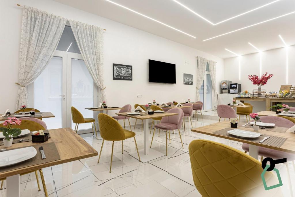 Hotiday Room Collection - Napoli Sant'Arcangelo - Resim 5