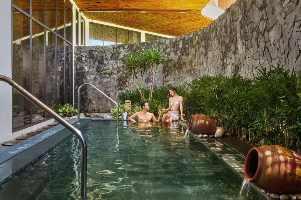 Bazén v ubytování Angsana Quan Lan, Ha Long Bay nebo v jeho okolí