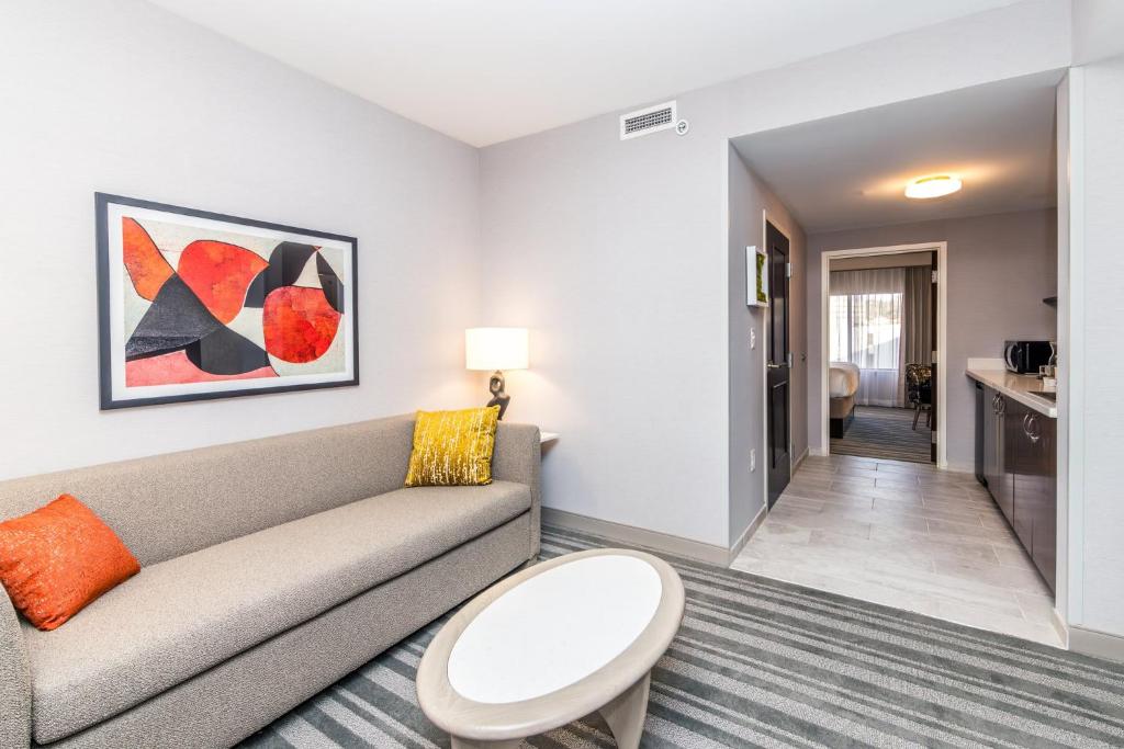 Voco The Clair Cincinnati Downtown by IHG photo