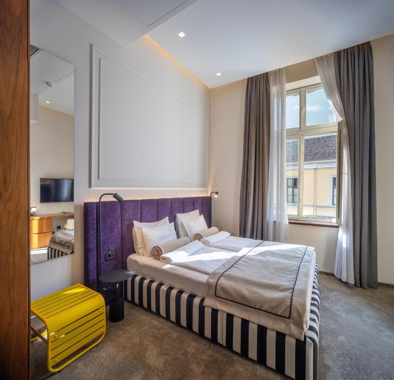 Postel nebo postele na pokoji v ubytování Maison Royale