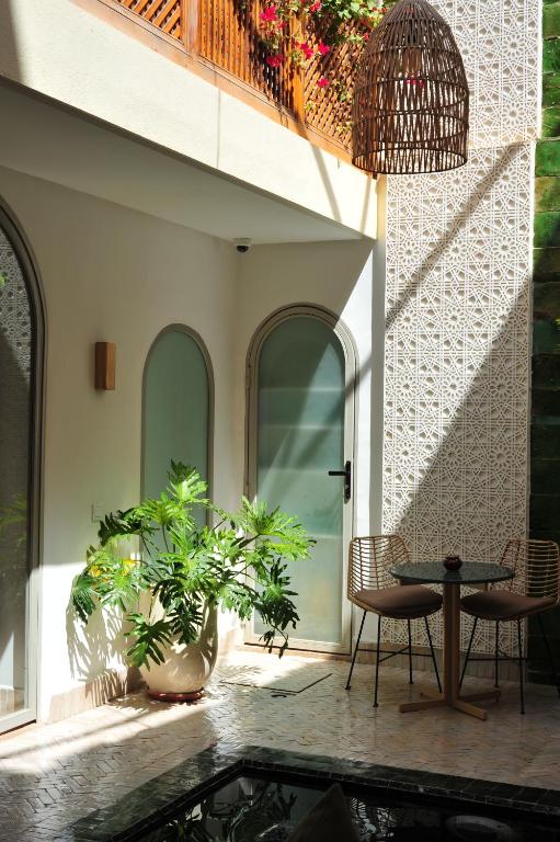 Balkón nebo terasa v ubytování RIAD DAR BAYANE