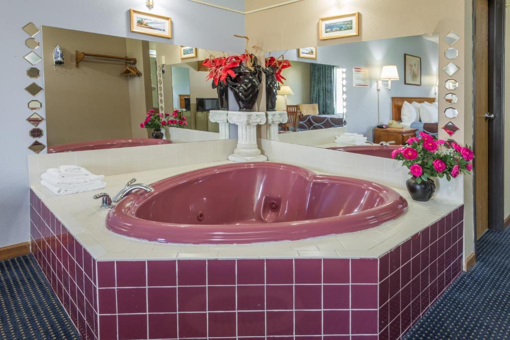 Super 8 by Wyndham O'Fallon MO/St. Louis Area - King Suite Avec Bain De Spa - Non-fumeur