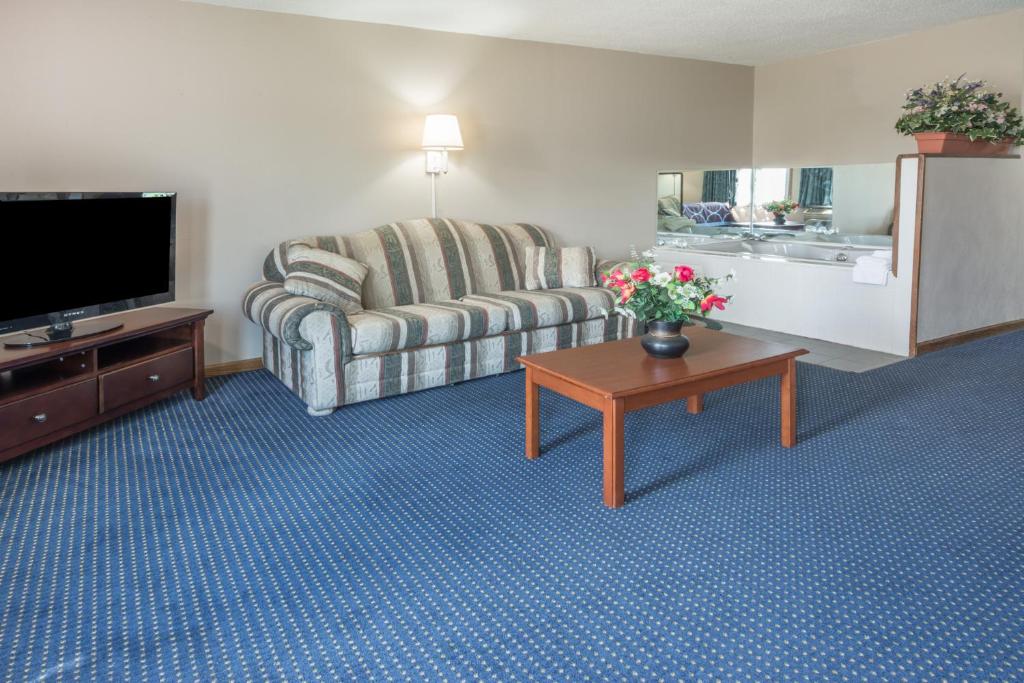 Super 8 by Wyndham O'Fallon MO/St. Louis Area - Room King - Non-fumeur