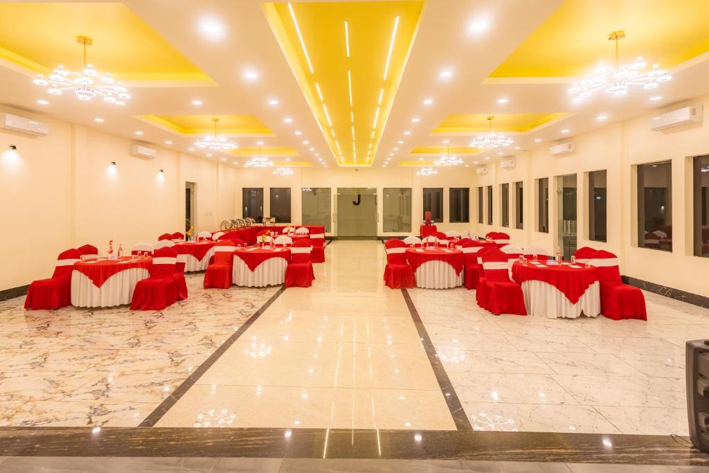 Fotografie z fotogalerie ubytování The SR Hotel v destinaci Jogīkuti