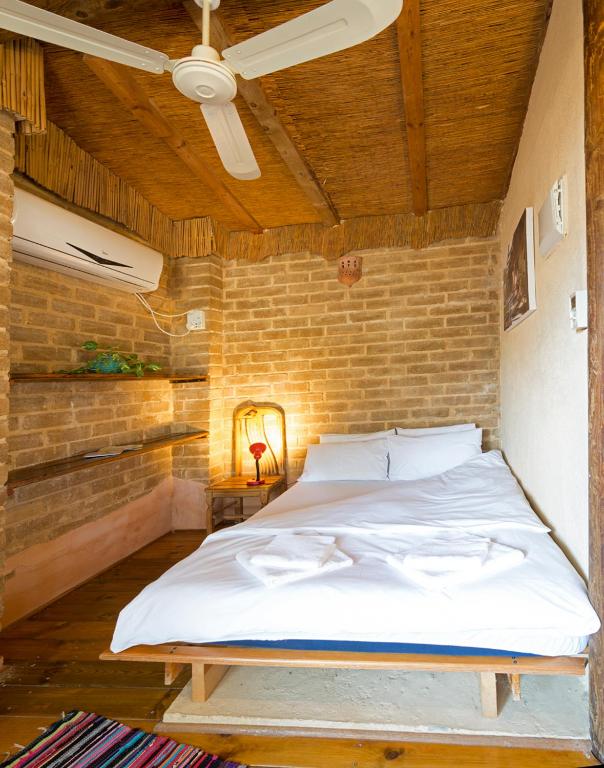 Postel nebo postele na pokoji v ubytování Desert Routes Inn Shvilim ba Midbar