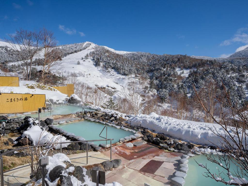 Nespecifikovaný výhled na hory nebo výhled na hory při pohledu z hotelu